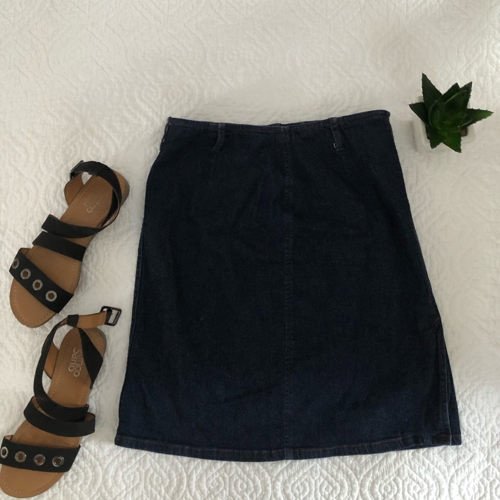 Ann Taylor denim Skirt, size 2 Dark wash